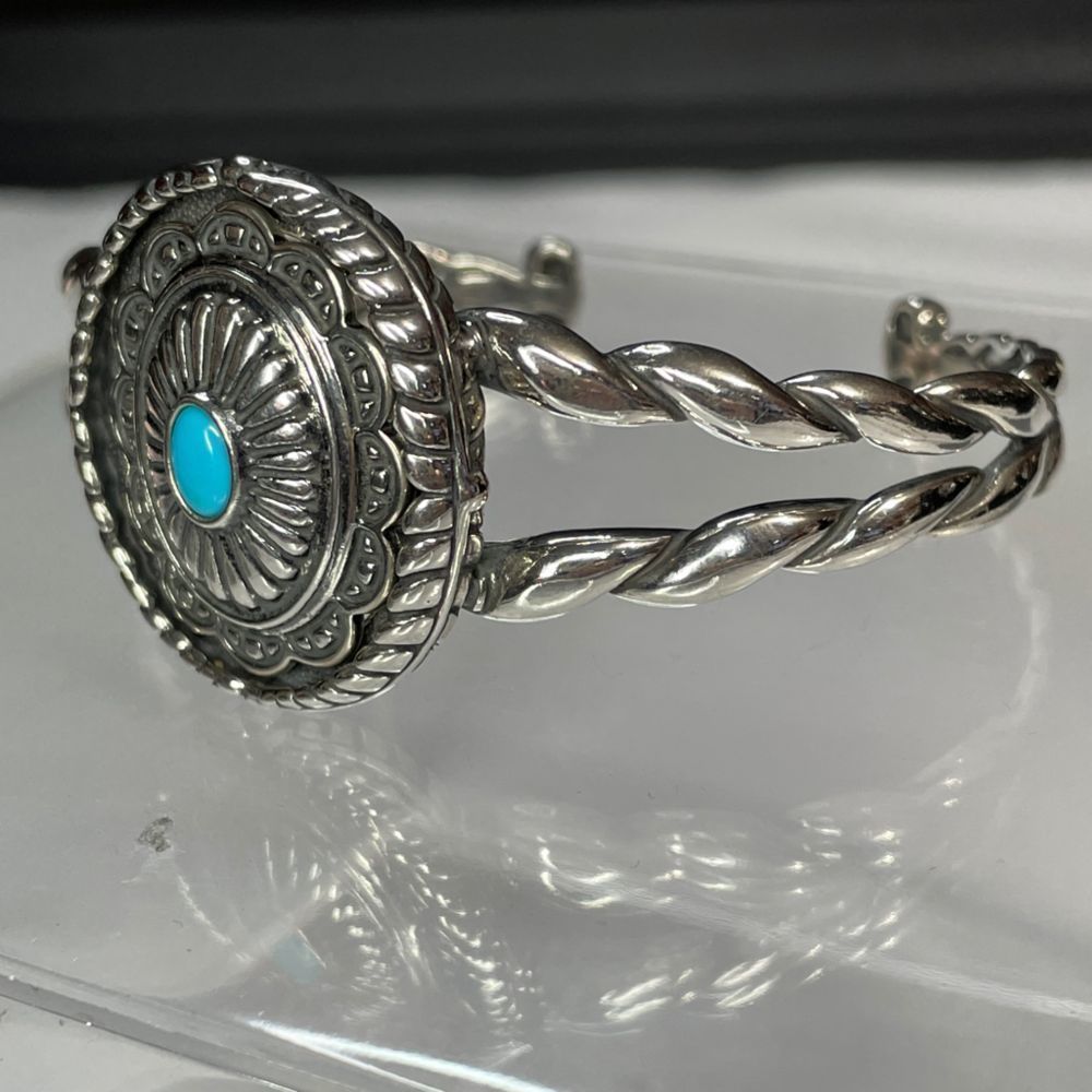 Carolyn
Pollack Turquoise Bangle Bracelet - Picture 2 of 8